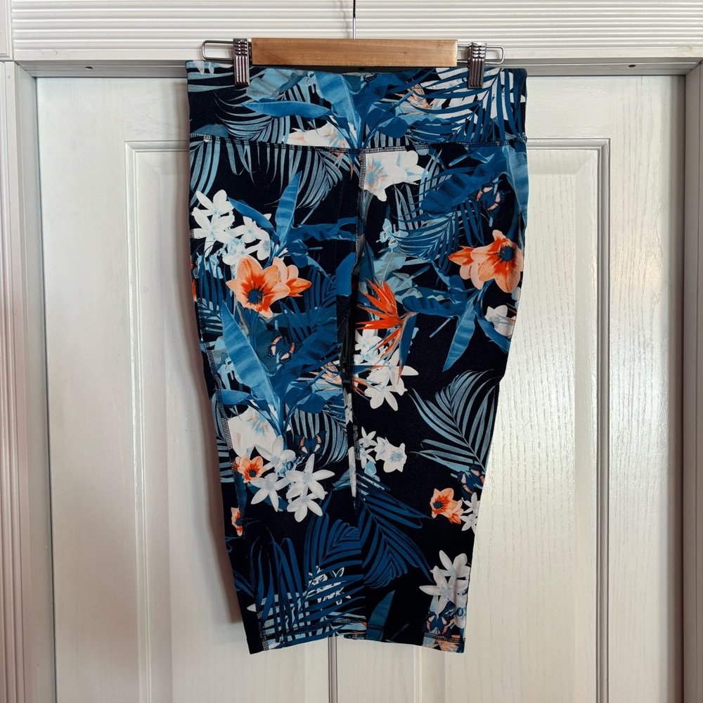 Xersion floral capri leggings size large